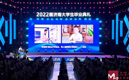 大學生畢業(yè)典禮上，濟南市委書記特別提到了兩位年輕人